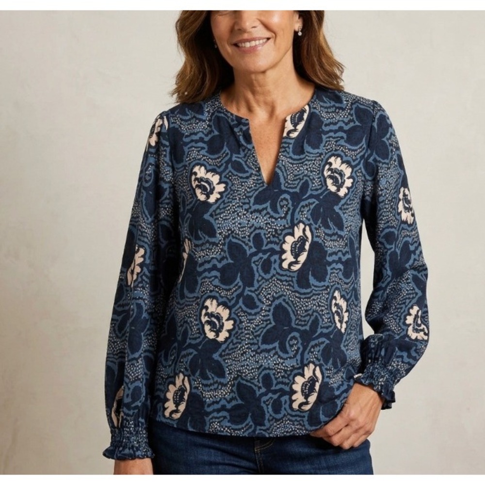 Ted Baker Blue Floral‎ V-Neck Blouse Long Sleeve Smocked Cuffs Size L 1805193